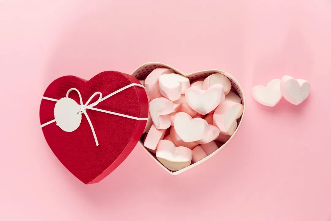 塔罗牌占卜：这段感情里面你们谁付出更多的真心？