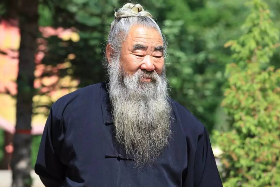 男子结婚迟迟没有孩子，算命的说是因为之前舍下了孩子，男子后悔