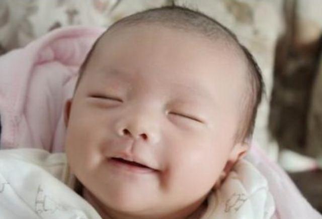爷爷给孙子取名“清风”，护士登记时少写一笔，妈妈却拍手叫好