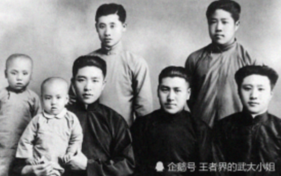 张学良儿时无法无天,张作霖骂他“败家子”,长姐用八字来评价!