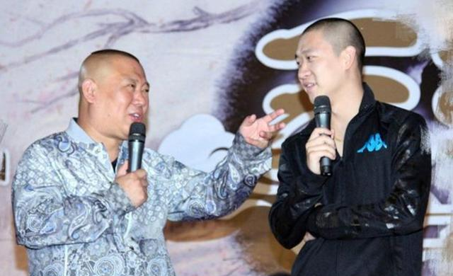 郭德纲被徒弟轮番祝福生辰，曹云金却在直播带货，一晚就挣33万
