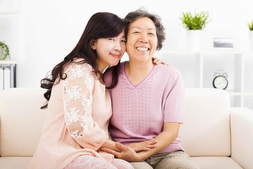 儿媳剖腹产,生下一个男孩,气的婆婆直跺脚骂算命先生