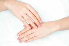 女人手硬是什么命运